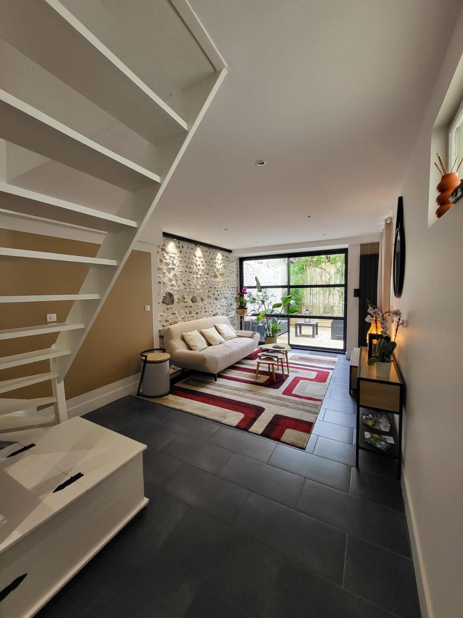 Le Patio - Appartement Calme - Hyper Centre Pau Eksteriør billede